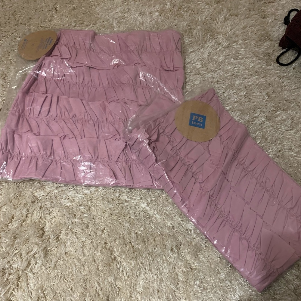 Ruffle pillow cover